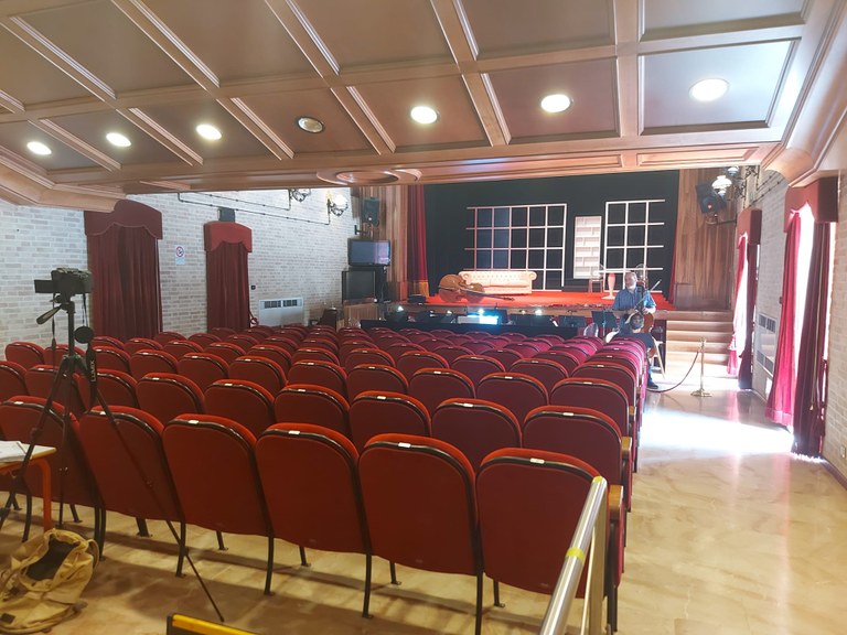 Interno Teatro Comunale di Città S.Angelo.jpg
